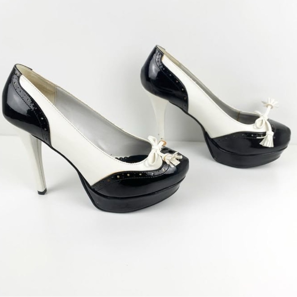 Shoe dazzle cream and black size 8.5